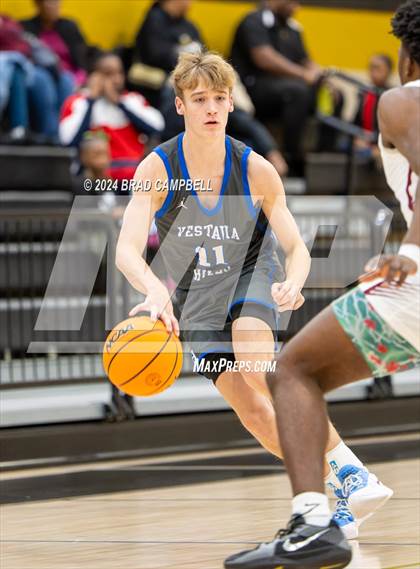 Thumbnail 2 in Dothan vs. Vestavia Hills photogallery.