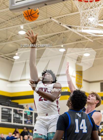 Thumbnail 2 in Dothan vs. Vestavia Hills photogallery.