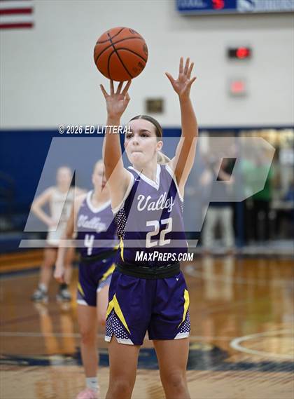 Thumbnail 3 in Federal Hocking vs. Valley (OHSAA Division VI District Final) photogallery.