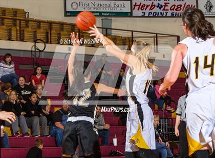 Thumbnail 1 in Quanah vs. Bellevue (Fantasy of Lights) photogallery.