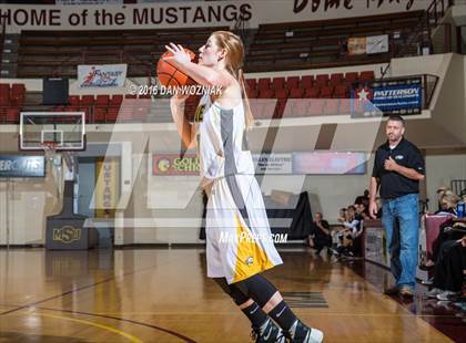 Thumbnail 3 in Quanah vs. Bellevue (Fantasy of Lights) photogallery.