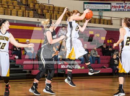 Thumbnail 3 in Quanah vs. Bellevue (Fantasy of Lights) photogallery.
