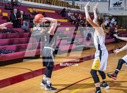 Thumbnail 3 in Quanah vs. Bellevue (Fantasy of Lights) photogallery.