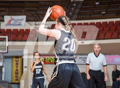 Thumbnail 3 in Quanah vs. Bellevue (Fantasy of Lights) photogallery.
