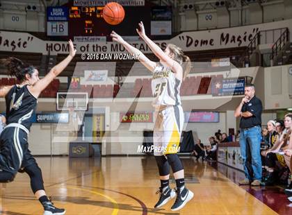 Thumbnail 1 in Quanah vs. Bellevue (Fantasy of Lights) photogallery.
