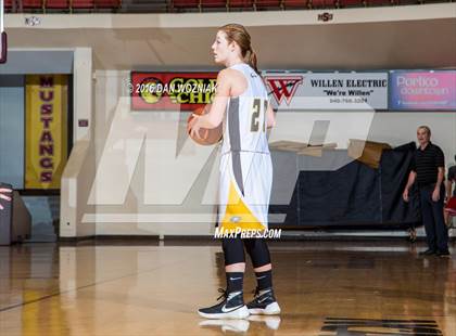 Thumbnail 2 in Quanah vs. Bellevue (Fantasy of Lights) photogallery.
