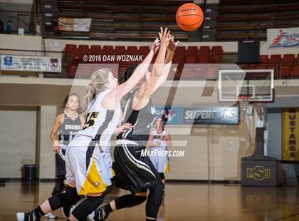 Thumbnail 3 in Quanah vs. Bellevue (Fantasy of Lights) photogallery.