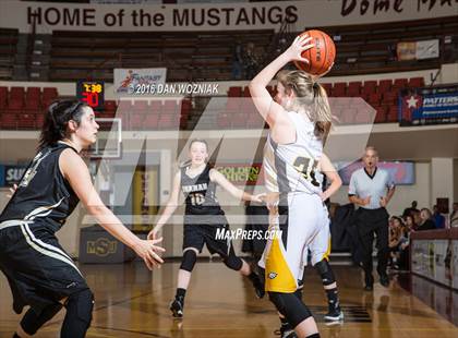 Thumbnail 1 in Quanah vs. Bellevue (Fantasy of Lights) photogallery.