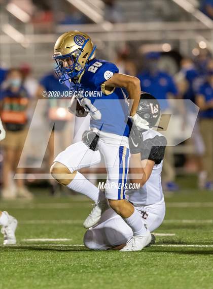 Thumbnail 2 in Churchill vs Alamo Heights photogallery.