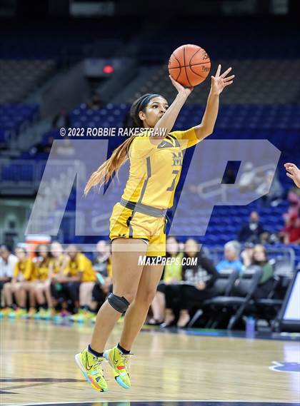 Thumbnail 2 in Cedar Park vs. Memorial (UIL 5A State Final) photogallery.