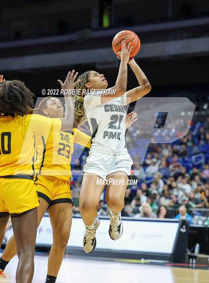 Thumbnail 2 in Cedar Park vs. Memorial (UIL 5A State Final) photogallery.