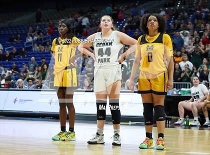 Thumbnail 1 in Cedar Park vs. Memorial (UIL 5A State Final) photogallery.