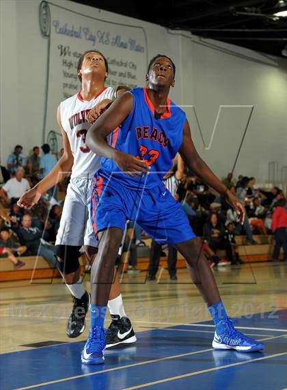Thumbnail 1 in Rainier Beach vs. Harvard-Westlake (MaxPreps Holiday Classic) photogallery.