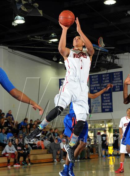 Thumbnail 2 in Rainier Beach vs. Harvard-Westlake (MaxPreps Holiday Classic) photogallery.