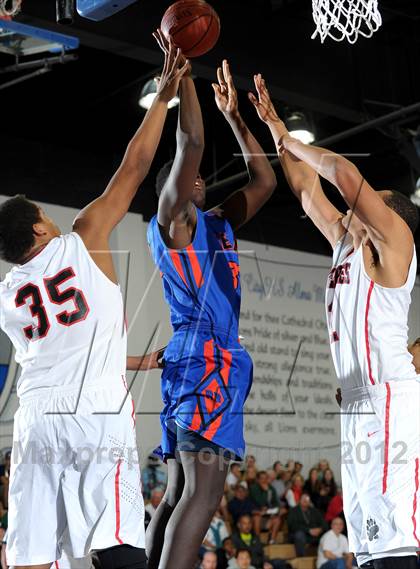 Thumbnail 1 in Rainier Beach vs. Harvard-Westlake (MaxPreps Holiday Classic) photogallery.