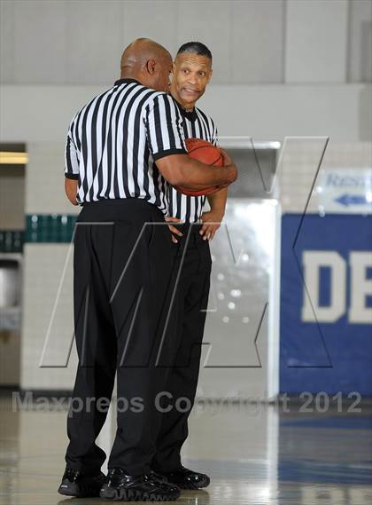 Thumbnail 2 in Rainier Beach vs. Harvard-Westlake (MaxPreps Holiday Classic) photogallery.