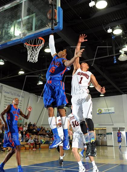 Thumbnail 1 in Rainier Beach vs. Harvard-Westlake (MaxPreps Holiday Classic) photogallery.