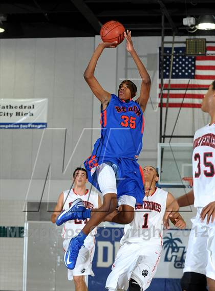 Thumbnail 1 in Rainier Beach vs. Harvard-Westlake (MaxPreps Holiday Classic) photogallery.