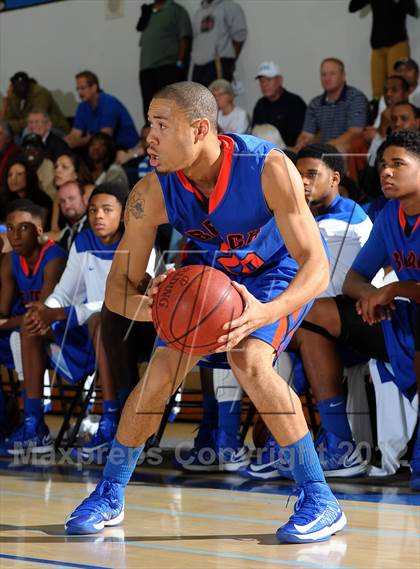 Thumbnail 3 in Rainier Beach vs. Harvard-Westlake (MaxPreps Holiday Classic) photogallery.