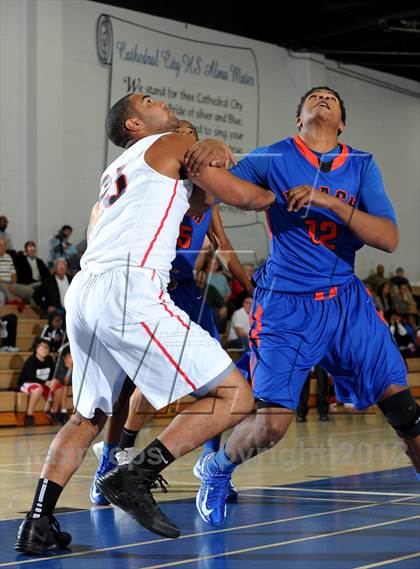 Thumbnail 3 in Rainier Beach vs. Harvard-Westlake (MaxPreps Holiday Classic) photogallery.