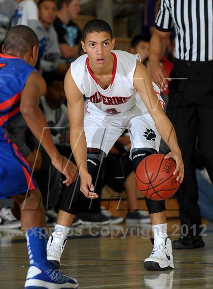Thumbnail 3 in Rainier Beach vs. Harvard-Westlake (MaxPreps Holiday Classic) photogallery.
