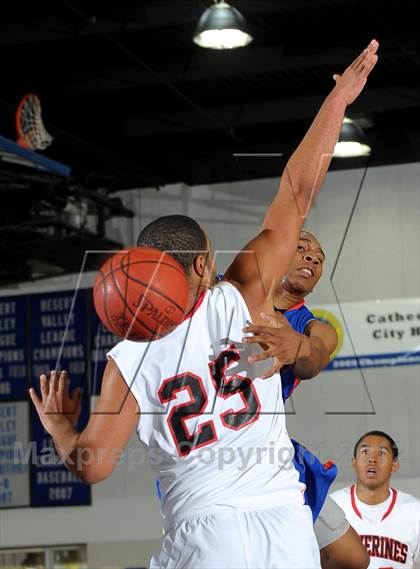 Thumbnail 2 in Rainier Beach vs. Harvard-Westlake (MaxPreps Holiday Classic) photogallery.