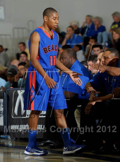 Thumbnail 2 in Rainier Beach vs. Harvard-Westlake (MaxPreps Holiday Classic) photogallery.
