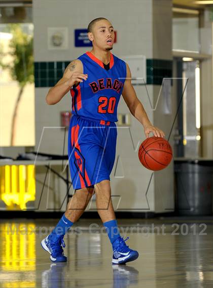 Thumbnail 2 in Rainier Beach vs. Harvard-Westlake (MaxPreps Holiday Classic) photogallery.