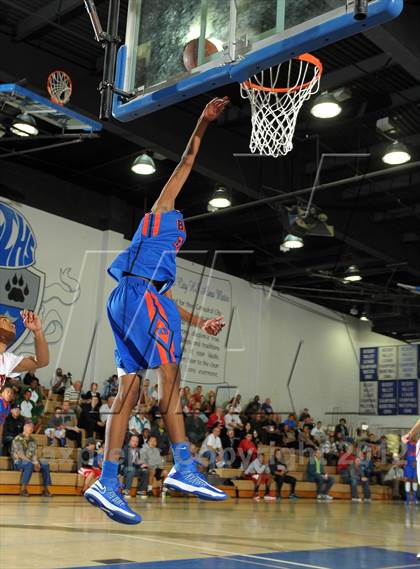 Thumbnail 3 in Rainier Beach vs. Harvard-Westlake (MaxPreps Holiday Classic) photogallery.