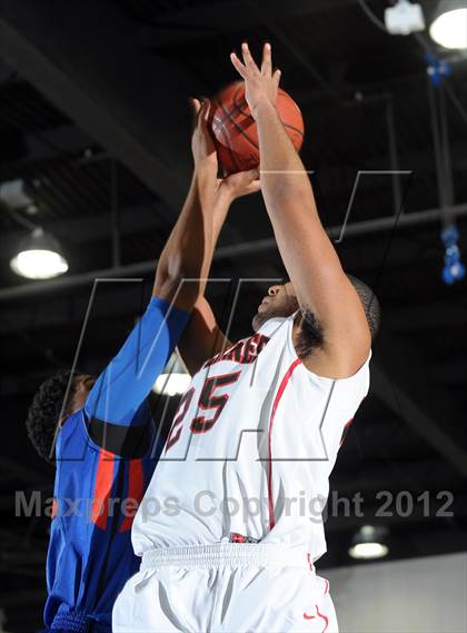 Thumbnail 3 in Rainier Beach vs. Harvard-Westlake (MaxPreps Holiday Classic) photogallery.