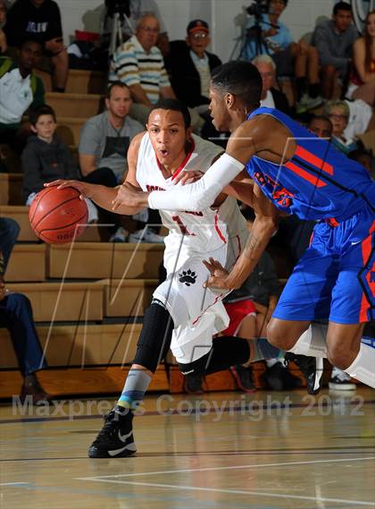 Thumbnail 2 in Rainier Beach vs. Harvard-Westlake (MaxPreps Holiday Classic) photogallery.