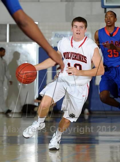 Thumbnail 2 in Rainier Beach vs. Harvard-Westlake (MaxPreps Holiday Classic) photogallery.