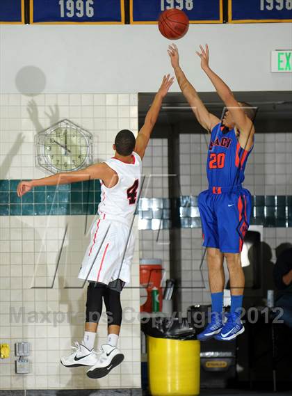 Thumbnail 2 in Rainier Beach vs. Harvard-Westlake (MaxPreps Holiday Classic) photogallery.