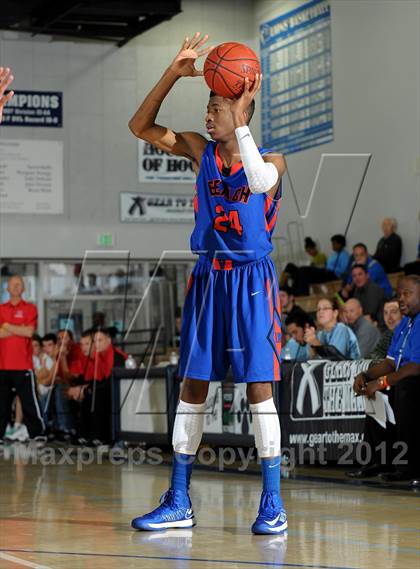 Thumbnail 3 in Rainier Beach vs. Harvard-Westlake (MaxPreps Holiday Classic) photogallery.