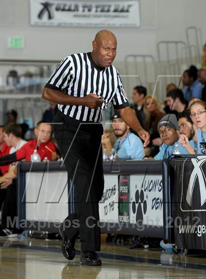 Thumbnail 1 in Rainier Beach vs. Harvard-Westlake (MaxPreps Holiday Classic) photogallery.
