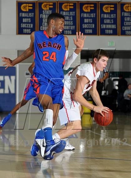 Thumbnail 3 in Rainier Beach vs. Harvard-Westlake (MaxPreps Holiday Classic) photogallery.