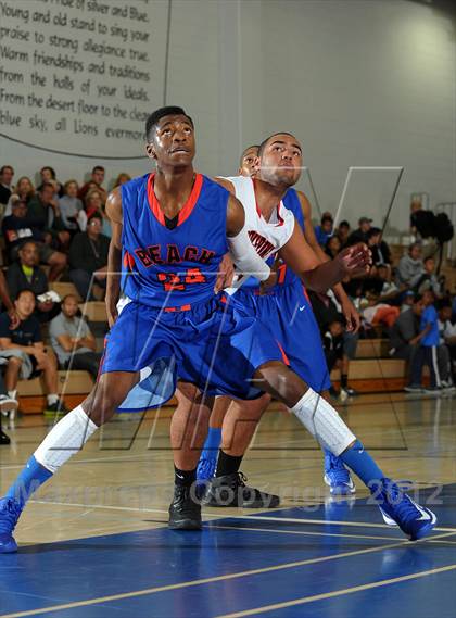 Thumbnail 2 in Rainier Beach vs. Harvard-Westlake (MaxPreps Holiday Classic) photogallery.