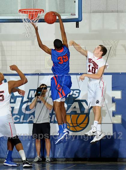 Thumbnail 3 in Rainier Beach vs. Harvard-Westlake (MaxPreps Holiday Classic) photogallery.