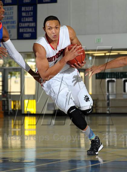 Thumbnail 3 in Rainier Beach vs. Harvard-Westlake (MaxPreps Holiday Classic) photogallery.