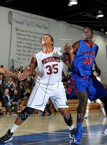 Thumbnail 2 in Rainier Beach vs. Harvard-Westlake (MaxPreps Holiday Classic) photogallery.