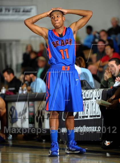 Thumbnail 2 in Rainier Beach vs. Harvard-Westlake (MaxPreps Holiday Classic) photogallery.