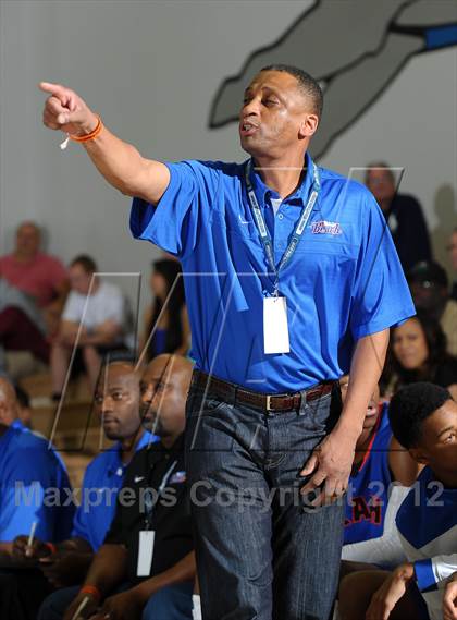 Thumbnail 1 in Rainier Beach vs. Harvard-Westlake (MaxPreps Holiday Classic) photogallery.