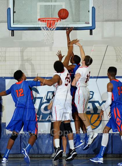 Thumbnail 1 in Rainier Beach vs. Harvard-Westlake (MaxPreps Holiday Classic) photogallery.