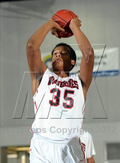 Thumbnail 3 in Rainier Beach vs. Harvard-Westlake (MaxPreps Holiday Classic) photogallery.