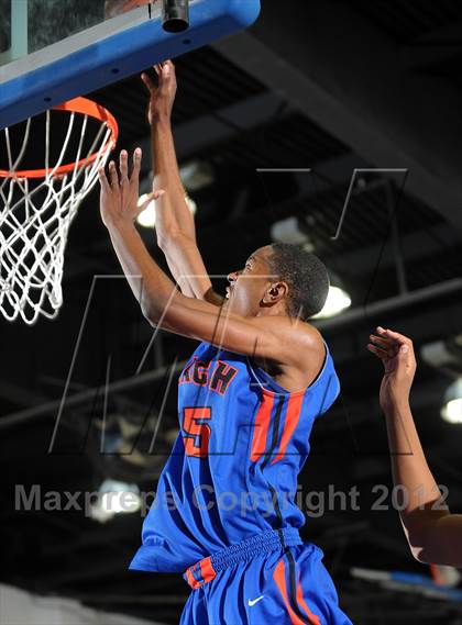 Thumbnail 2 in Rainier Beach vs. Harvard-Westlake (MaxPreps Holiday Classic) photogallery.