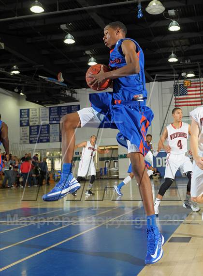 Thumbnail 2 in Rainier Beach vs. Harvard-Westlake (MaxPreps Holiday Classic) photogallery.