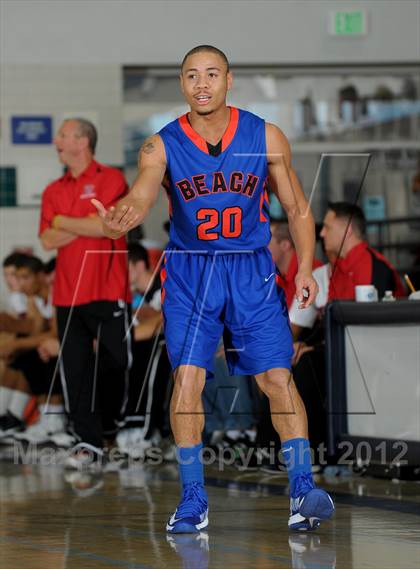 Thumbnail 3 in Rainier Beach vs. Harvard-Westlake (MaxPreps Holiday Classic) photogallery.