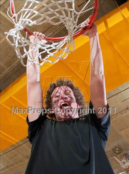 Thumbnail 1 in Highlands vs Newport Central Catholic (36th District Championship) photogallery.
