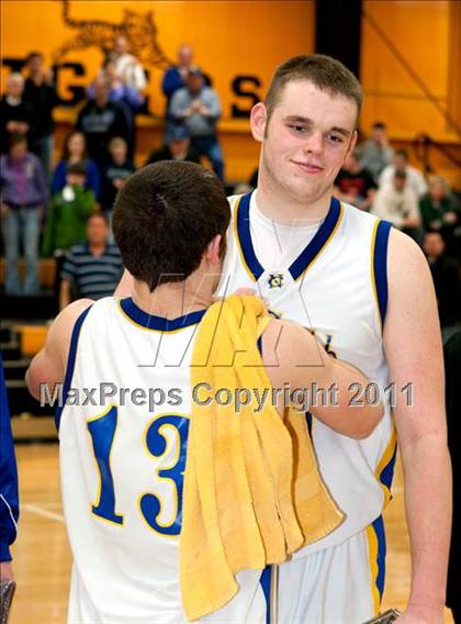 Thumbnail 3 in Highlands vs Newport Central Catholic (36th District Championship) photogallery.