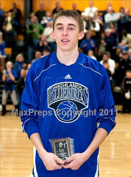 Thumbnail 2 in Highlands vs Newport Central Catholic (36th District Championship) photogallery.